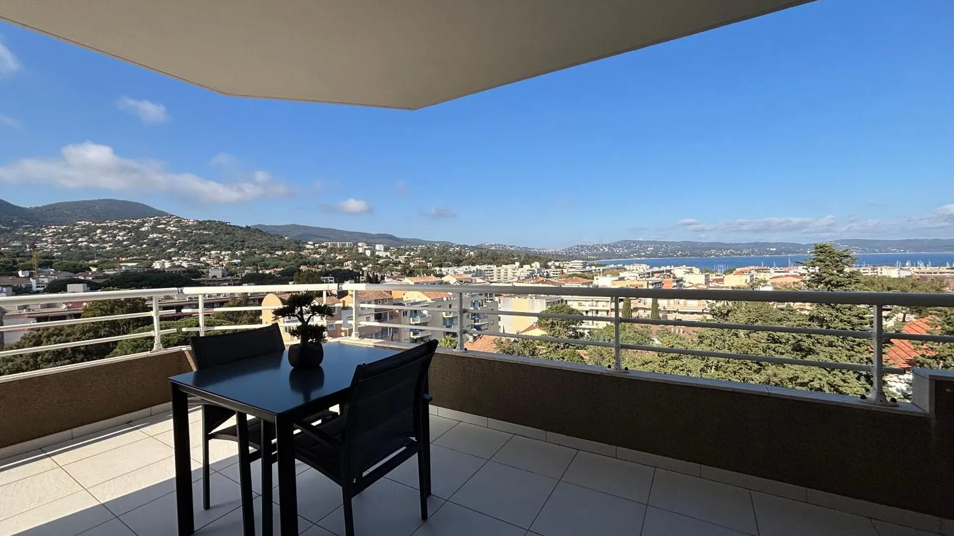 Azura - Appartement Climatise 2 Chambres Terrasse Vue Mer Avec Parking Prive Gratuit Cavalaire-sur-Mer França