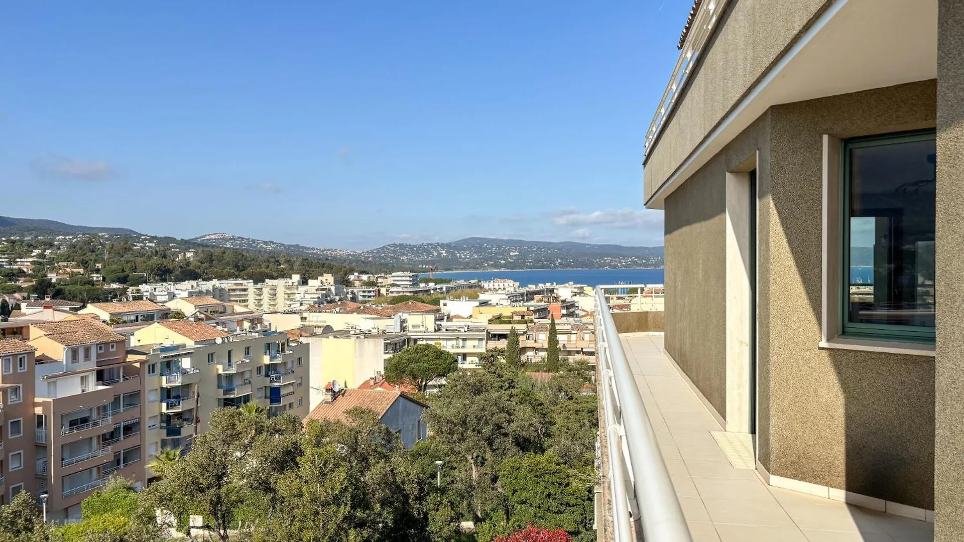 Azura - Appartement Climatise 2 Chambres Terrasse Vue Mer Avec Parking Prive Gratuit Cavalaire-sur-Mer Apartamento